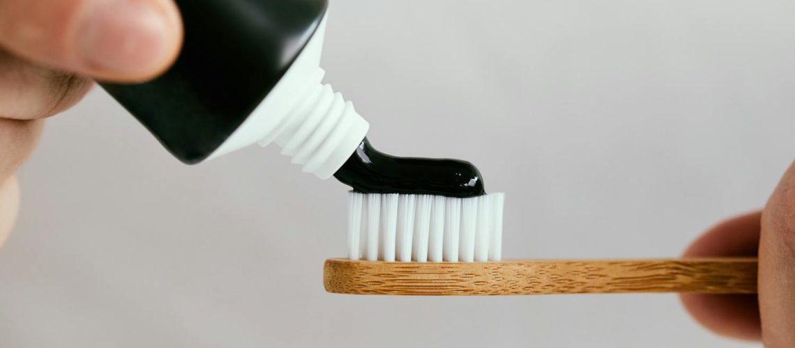 Dentifrice au charbon, attention danger ! Dentifrice au charbon, attention danger !