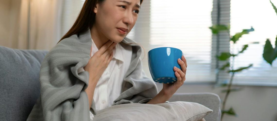 Mal de gorge d’un seul côté seulement : quelles causes ? Mal de gorge d'un seul côté seulement : quelles causes ?